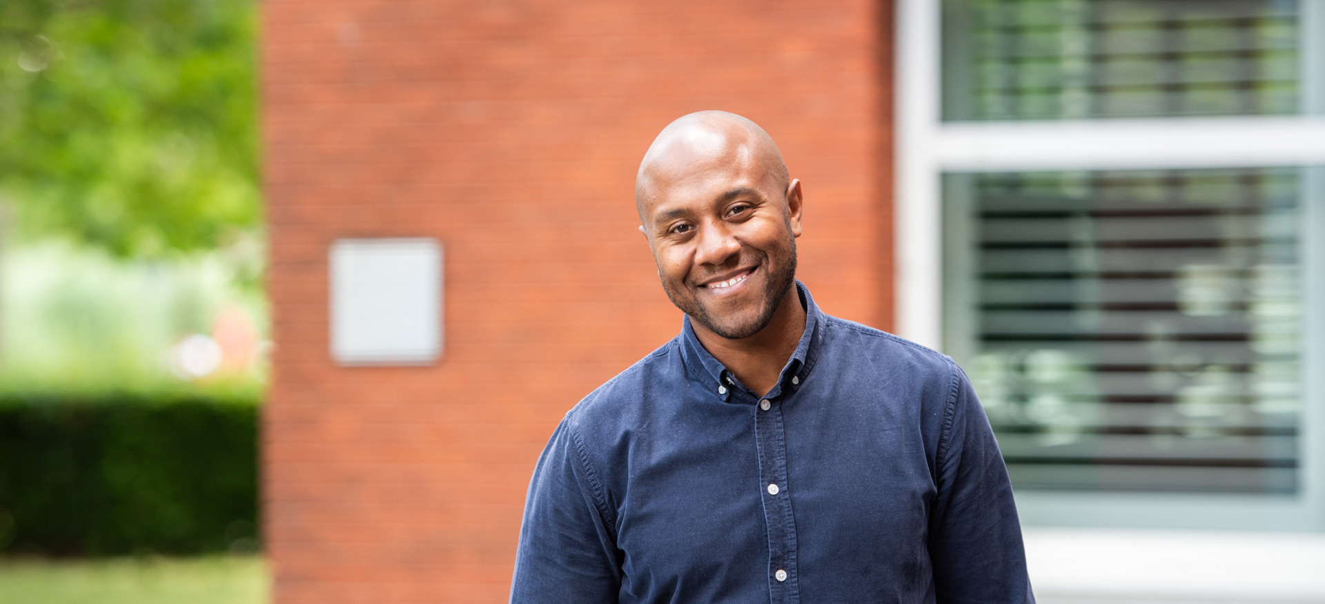 Bryan Kampe, calculator, voor het kantoor bij Ballast Nedam West in Capelle aan den IJssel